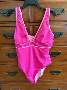 CUPSHE Bright Pink One-Piece Swimsuit with Contrast Trim